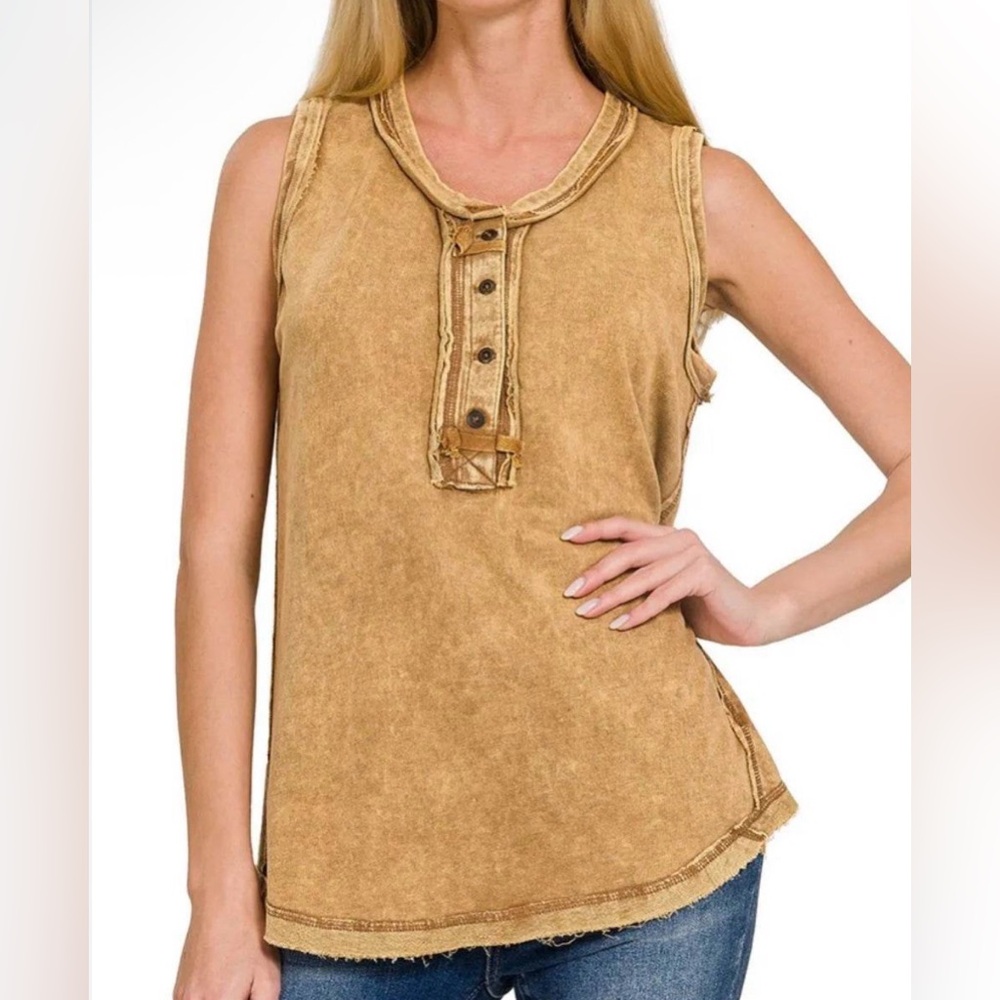Zenana Washed Half-Button Raw Edge Sleeveless Henley Top New In Deep Camel
